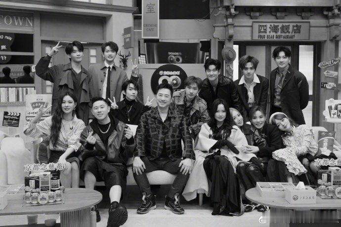 欧阳娜娜拍的声生家族 声生家族这组照片封神了！感谢摄影大师欧阳娜娜～声生不息