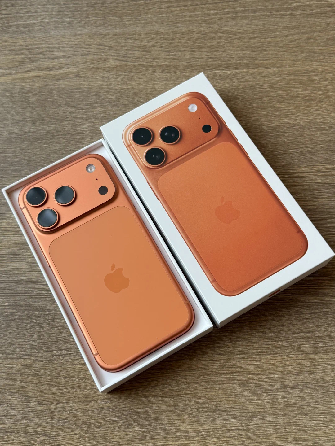 虽然iPhone17 Pro系列的星宇橙色是被吐槽的最多，但是你们发现没，网上晒