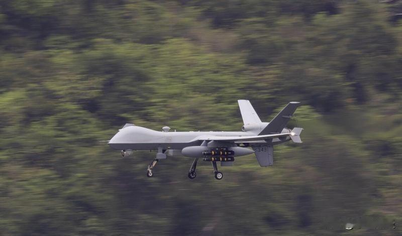 也门上空，一架3000万美元的“死神”烧成火球

胡塞武装说，他们又打下来一架美