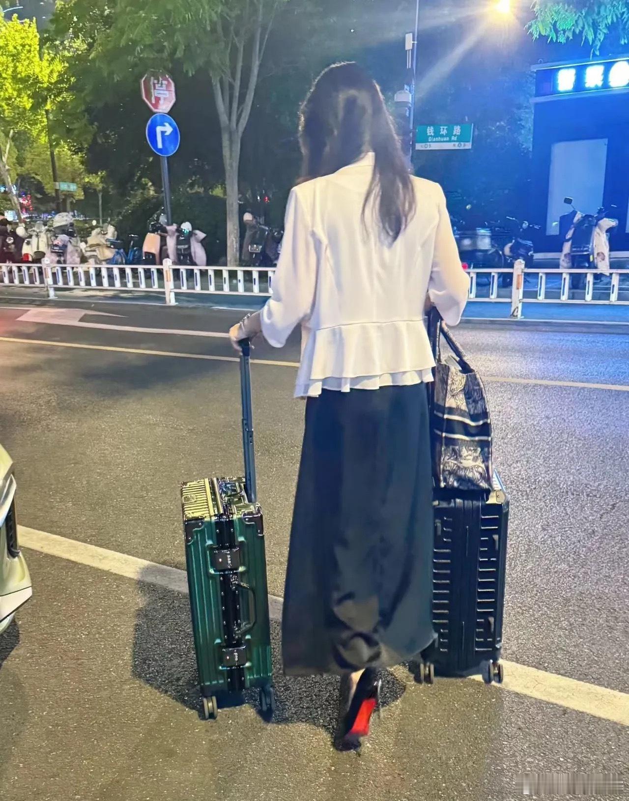 心理学家说：世间最大的悲哀：1．穷而重情：自身本就匮乏，却把感情当作人生的全部；