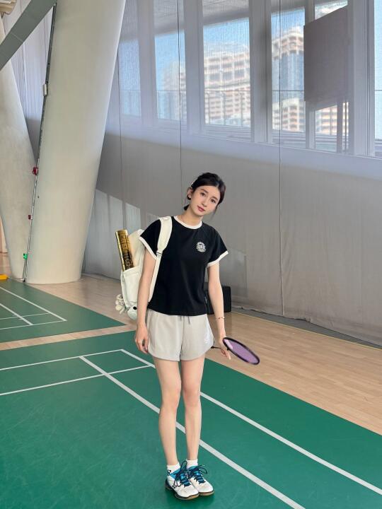 打个毛毛球 续命🏸