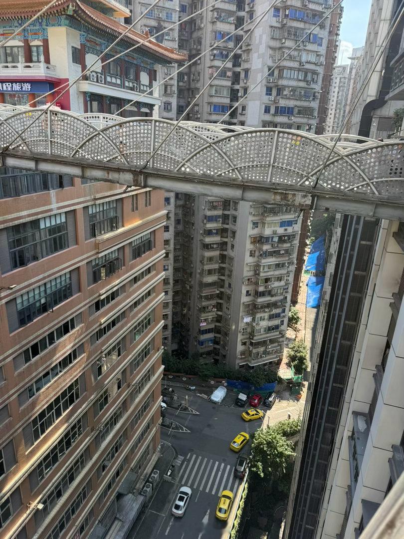 在重庆这样的8D城市我真搞不明白方位～只能跟着我老大走～