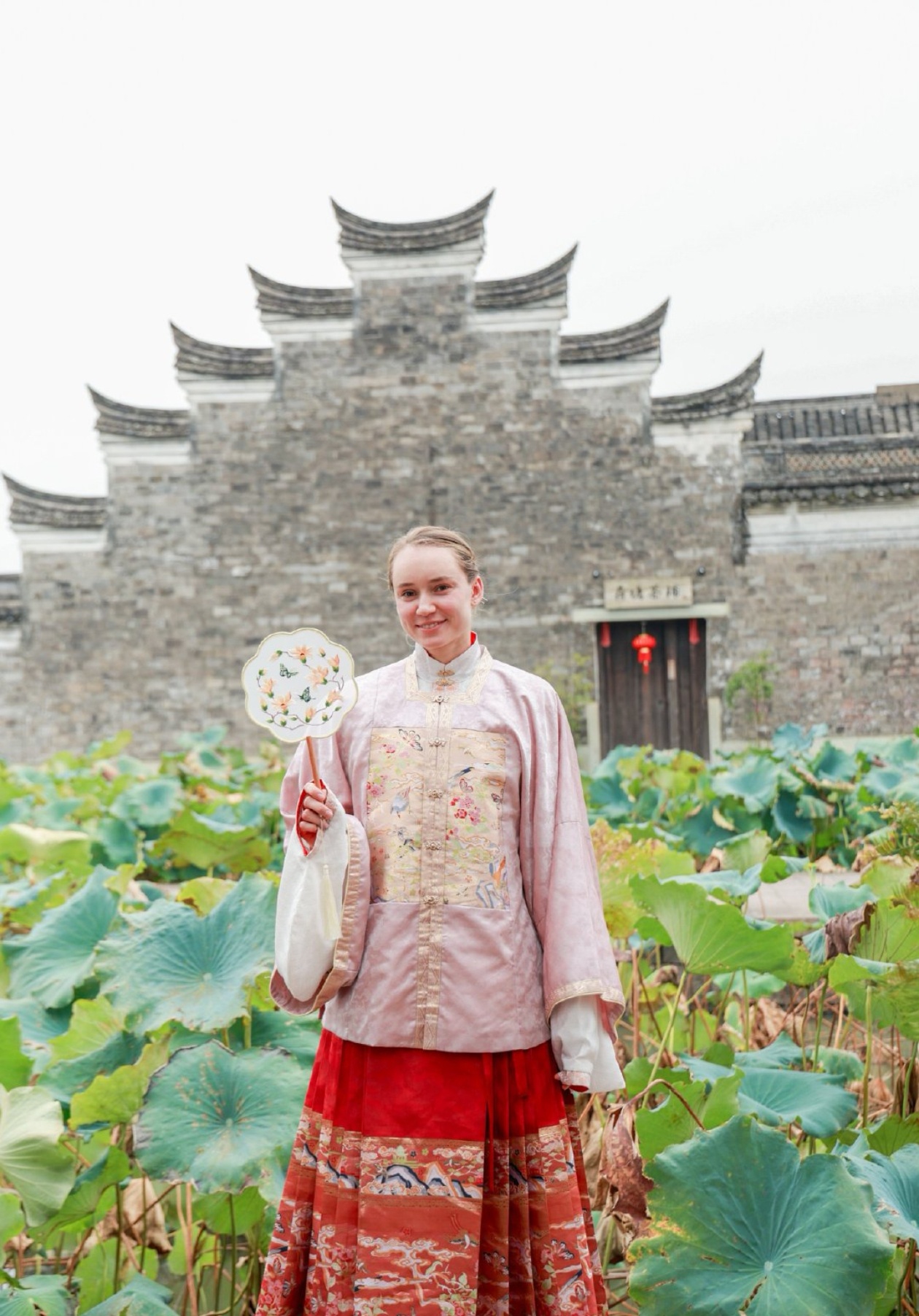来自东方的神秘力量。莱巴金娜在宁波走马塘村玩了一圈之后，她就再也没有输过球。11