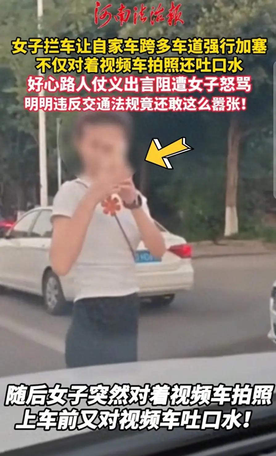 “太不要脸！”重庆，一名白衣女子突然冲到马路中间拦停车辆，逼着对方停车，就是为了