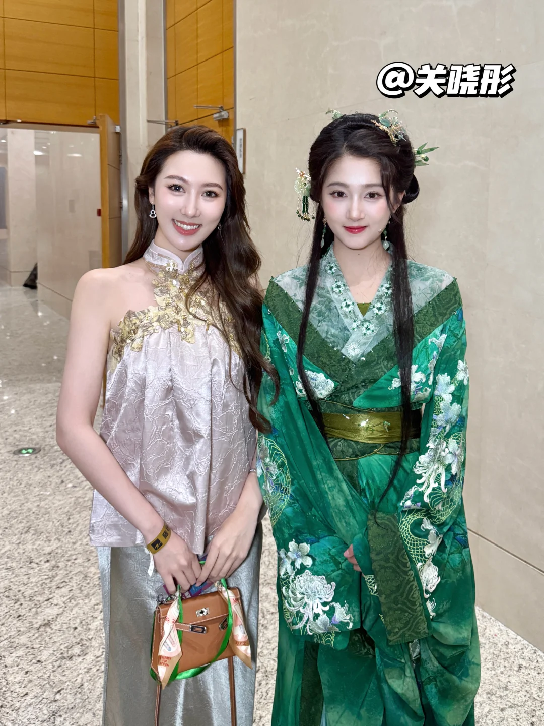 隐藏款《王牌》体验卡😍跟着艺人老爸逛后台！