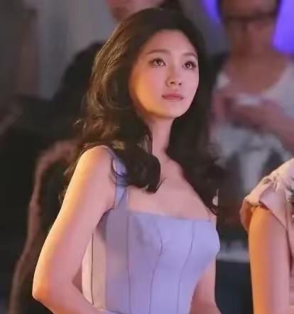 你的前夫开始按最新司法解释，算计每月该给你多少赡养费了。
市场正在撕掉过气明星的