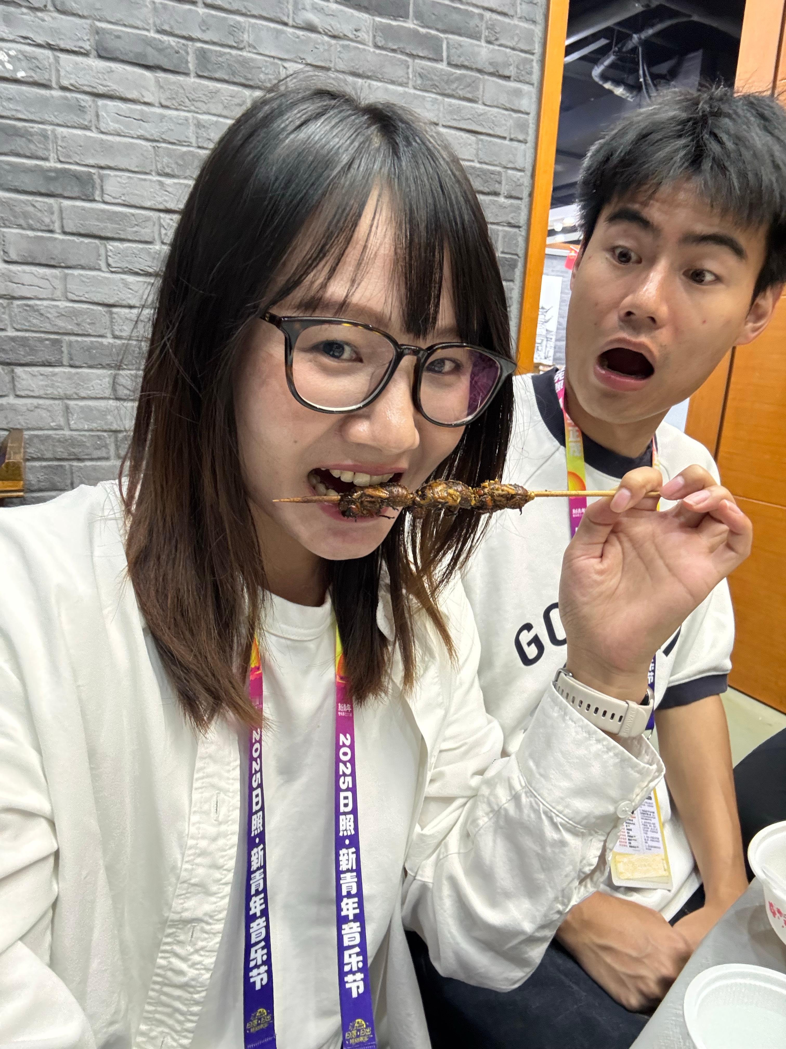 来日照挑战了蝉蛹和知了猴，其实还好，没看上去那么恐怖🙉 ​​​