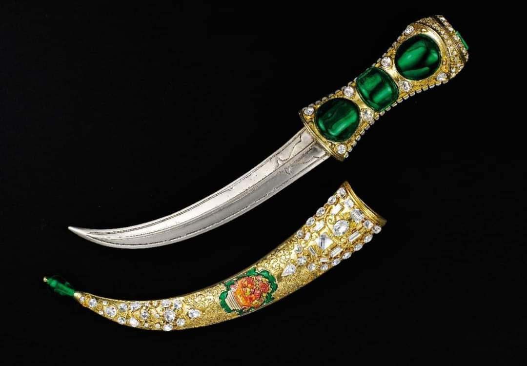 托普卡帕匕首Topkapı Dagger，被誉为最珍贵的匕首，1746年作为和平