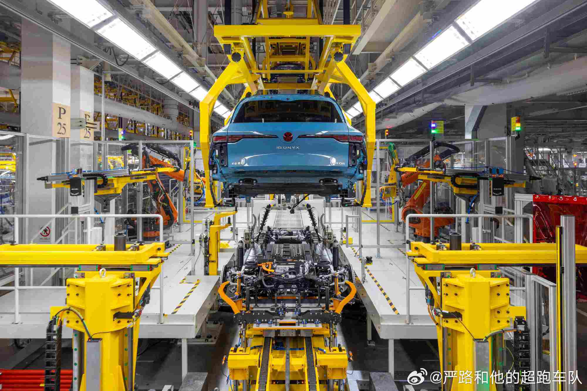 大众小鹏首款联合开发车型量产 ——与众08正式投产，不仅是24个月高效协同的见证