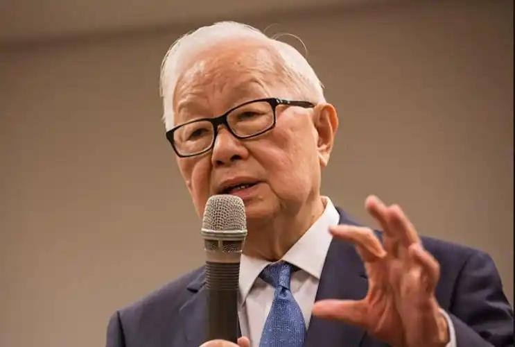 台积电正式向全球宣布，彻底翻脸了？外媒：张忠谋是"老狐狸"。
 
最近，台积电和