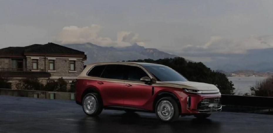 华境S全球首秀标配华为乾崑全栈智能方案，卖车朋友劝咱先别掏钱、再等等看新车到底有