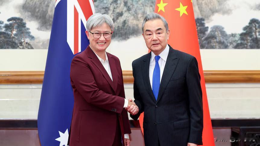 澳大利亚外长黄英贤与王毅周三在北京举行第八次中澳外交与战略对话。黄英贤重申澳大利