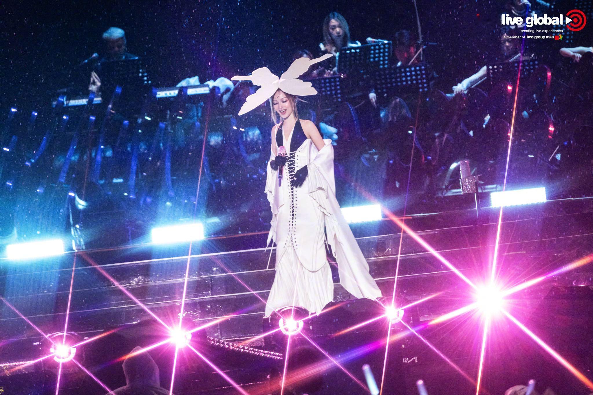 张韶涵2025成都站官宣 张韶涵一定是知道歌迷戒断难，2025新巡演「觅光」官宣