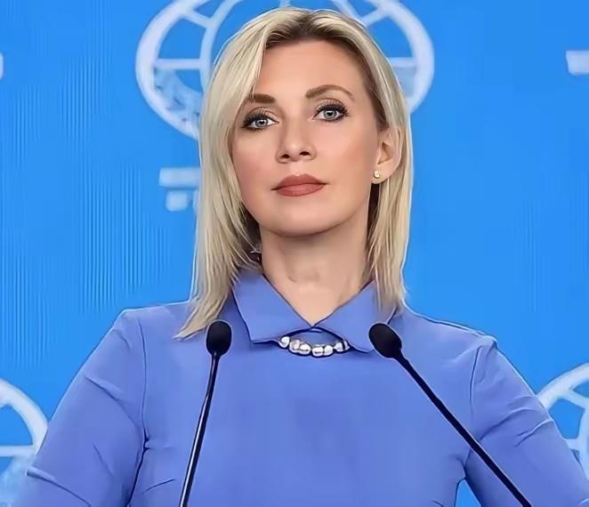 大快人心！看扎哈罗娃如何当面羞辱日本记者。
大家都知道，俄罗斯是从头到尾都支持中