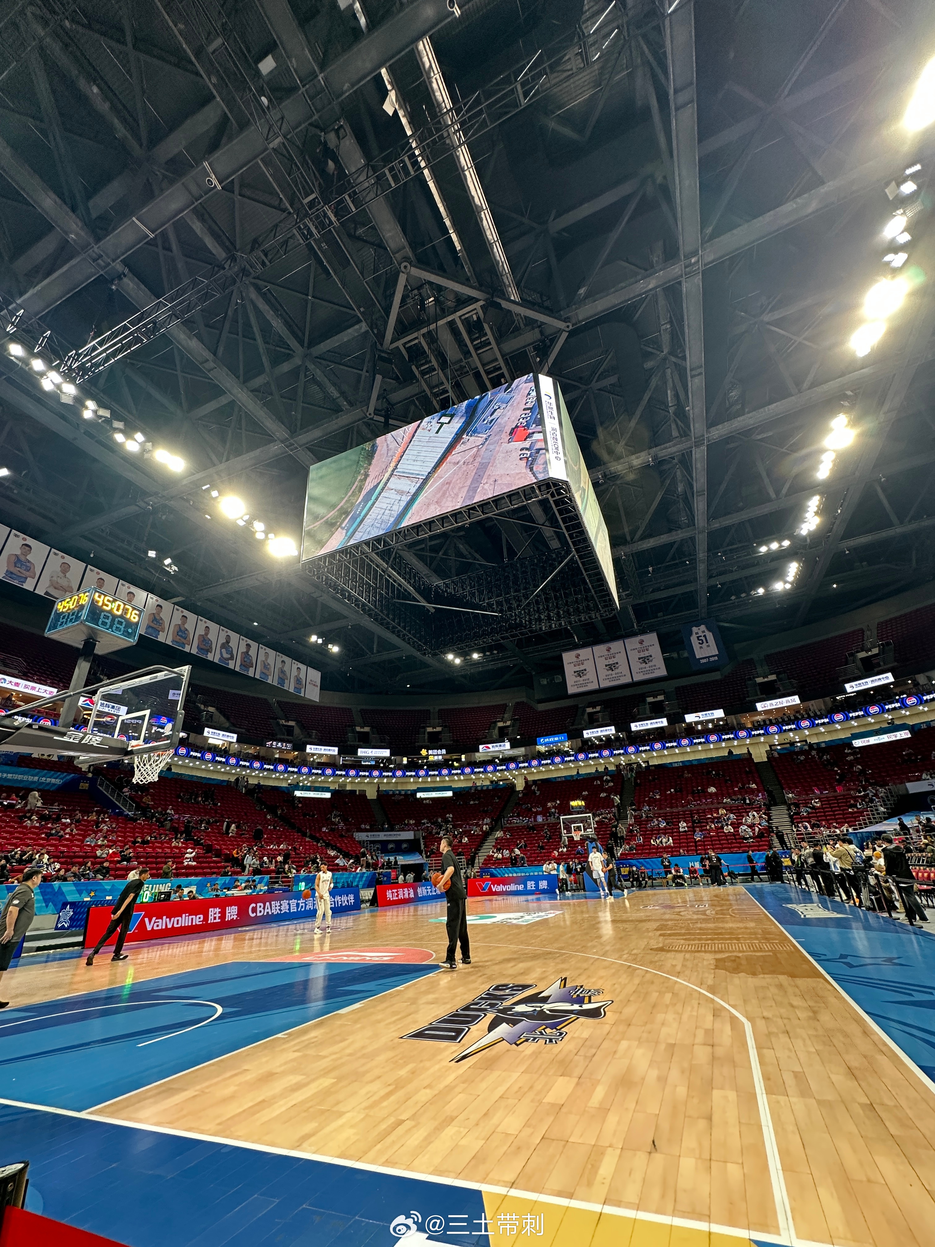 北京男篮vs广州男篮 两个小朋友一起进了名单！ 北京·五棵松