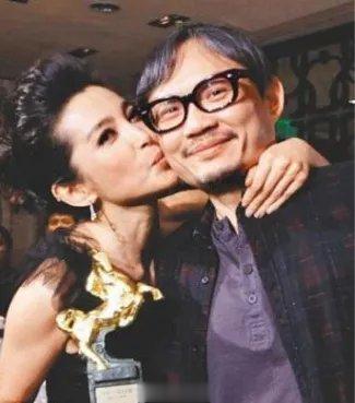 刚出道的李冰冰被富豪石涛疯狂追求，“和我在一起，我就把你捧成当红明星。”刚从上海
