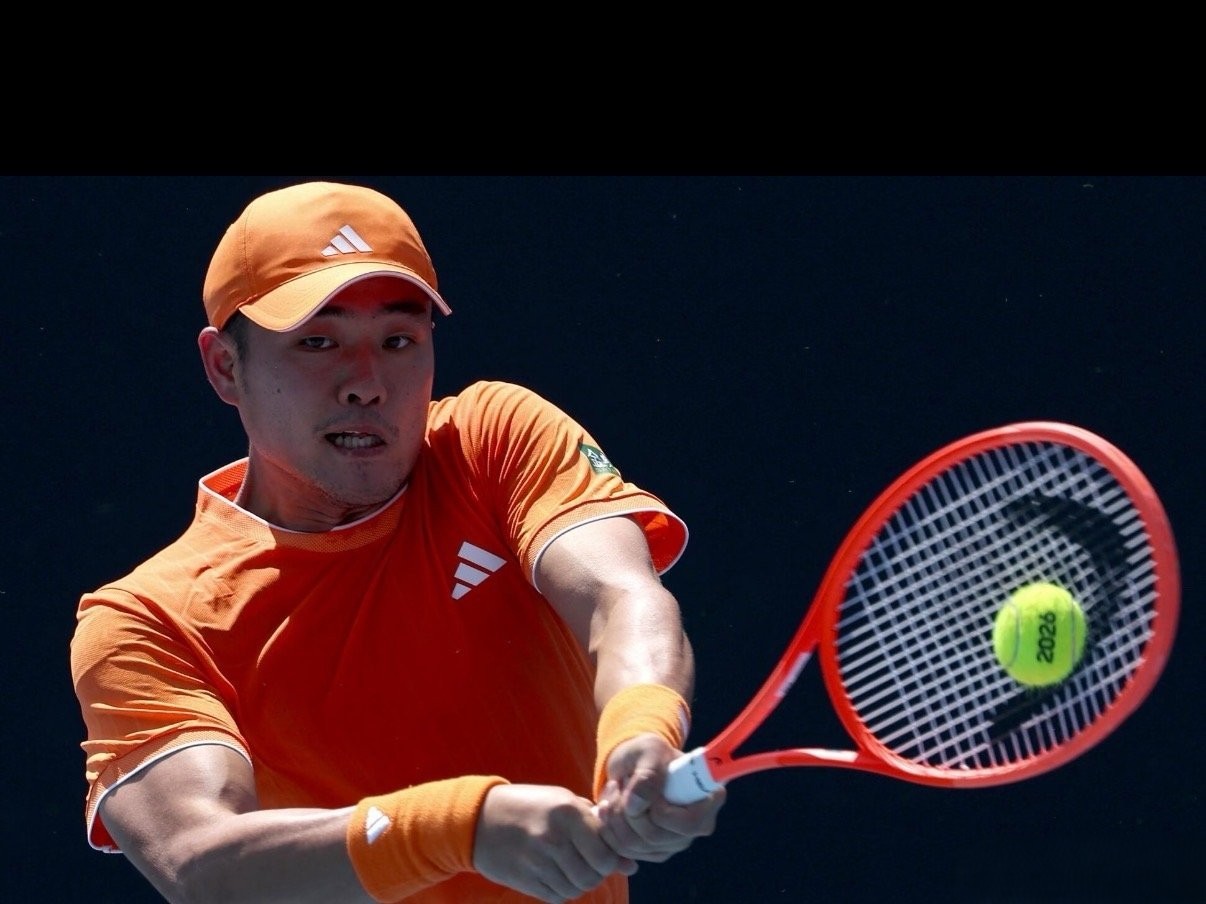 吴易昺澳网正赛首胜 吴易昺的澳网首胜，来得太晚了，但也正当时！吴易昺3比1纳尔迪