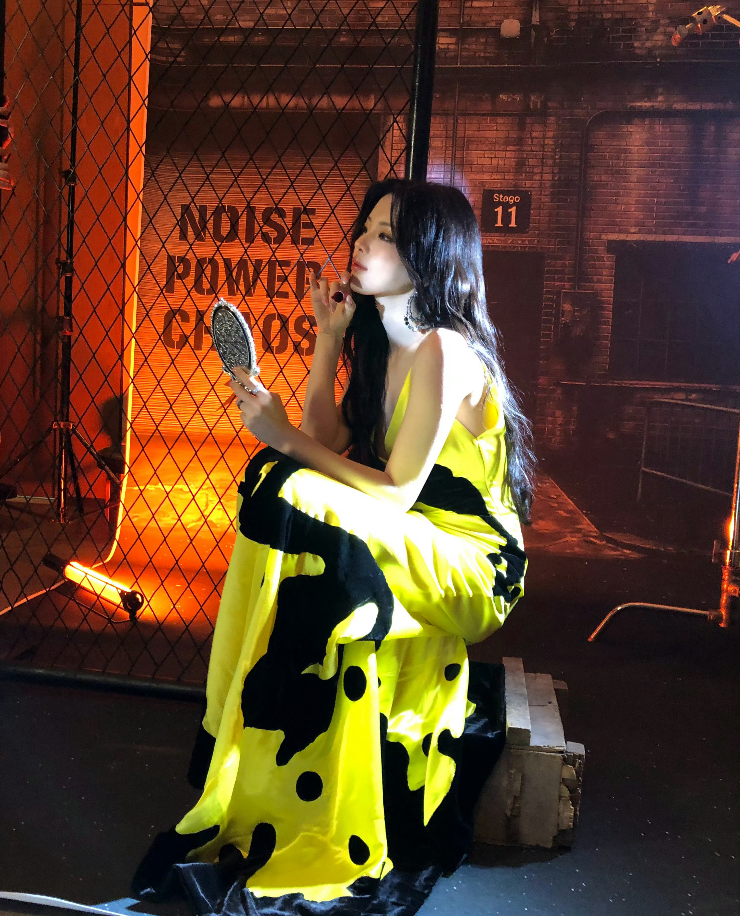 杨超越黄裙高定表现力太绝了不愧是大美女 