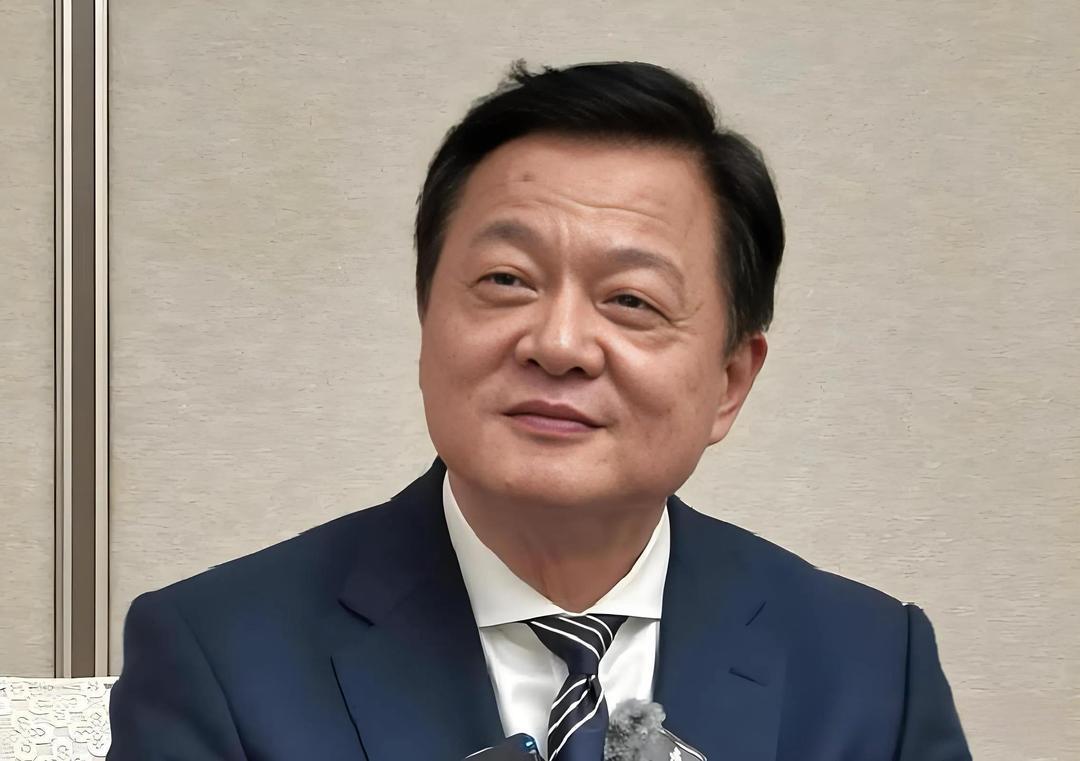 咱们给蓝营大咖们打打分，10分制

周锡玮，给8分。前台北县长，名嘴体质，当年为