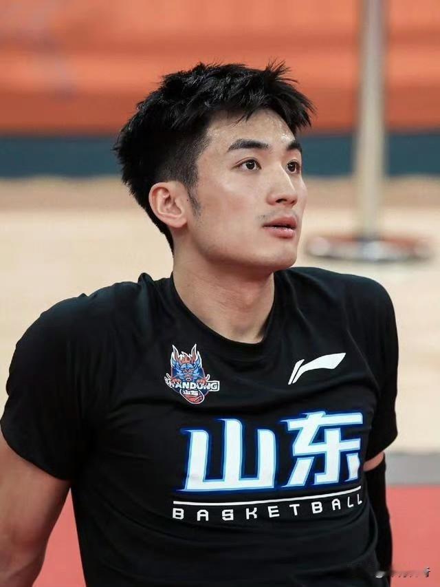 媒体人夏晓司社媒发文：山东男篮下周应该会有四名左右的队员确定离队。
球迷预测离队