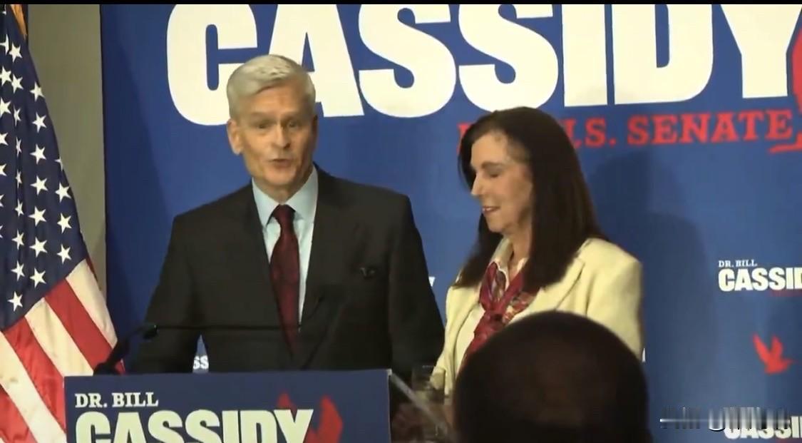 比尔·卡西迪（Bill Cassidy）在承认败选时，暗讽特朗普：

“当你参与