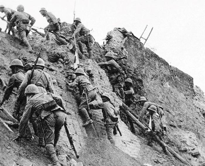 衡阳会战拼到最后一刻，日军伍长都当中队长用，中国仅剩1200残兵。
 
1944