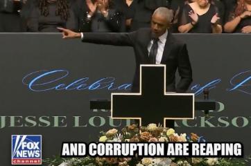 美国前总统奥巴马在葬礼上发表讲话，句句没有特朗普，句句都在提特朗普。
 
他表示