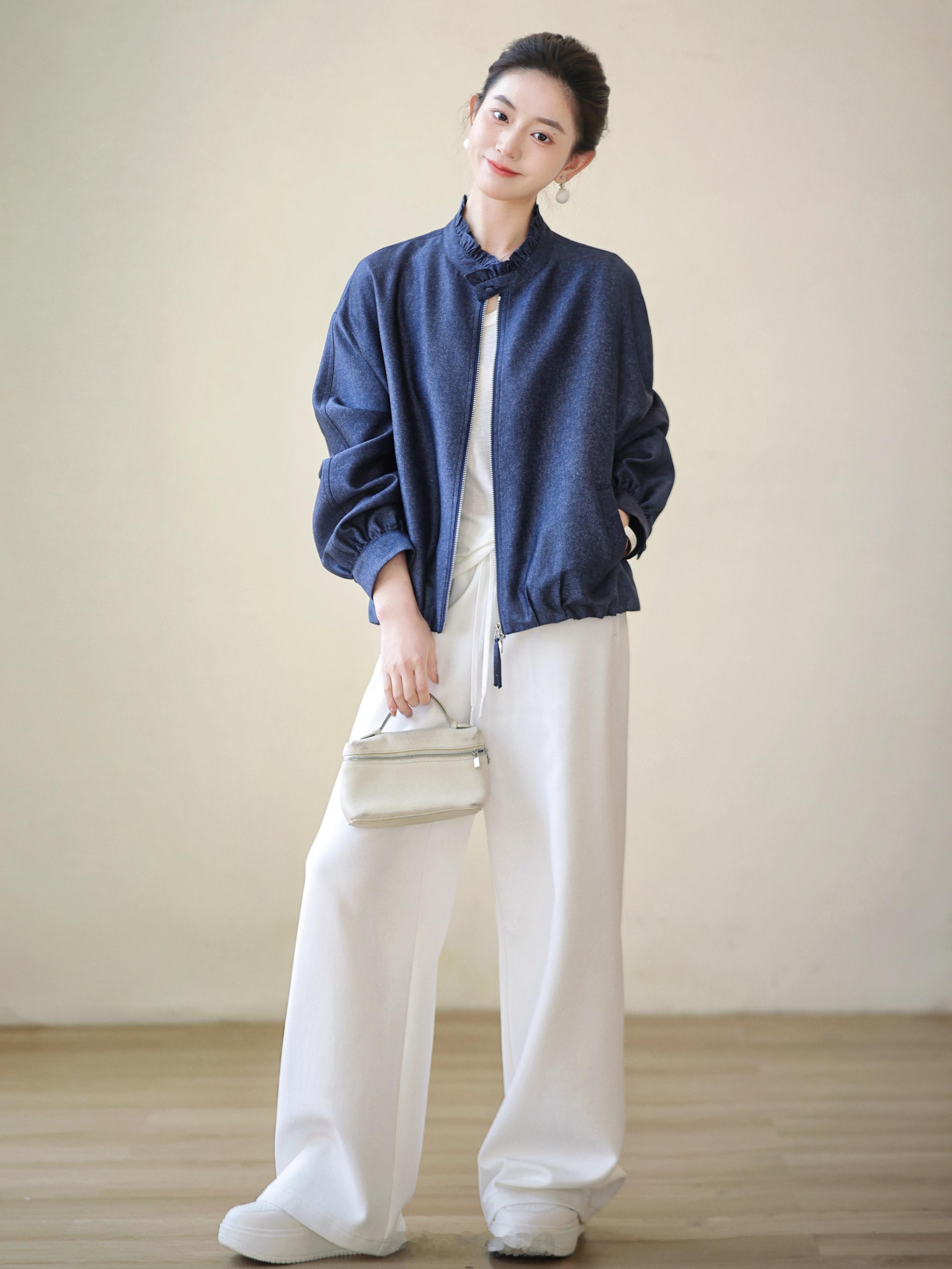 本粒将穿上这件等春天！32姆米真丝羊毛外套 垂顺细腻还有微微光泽显白又好看 还有