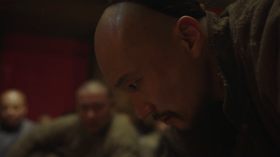 苏紫轩的气场真的太绝了！摇骰子时胜券在握，被质疑枪是假货就毫不犹豫开枪，那股子狠