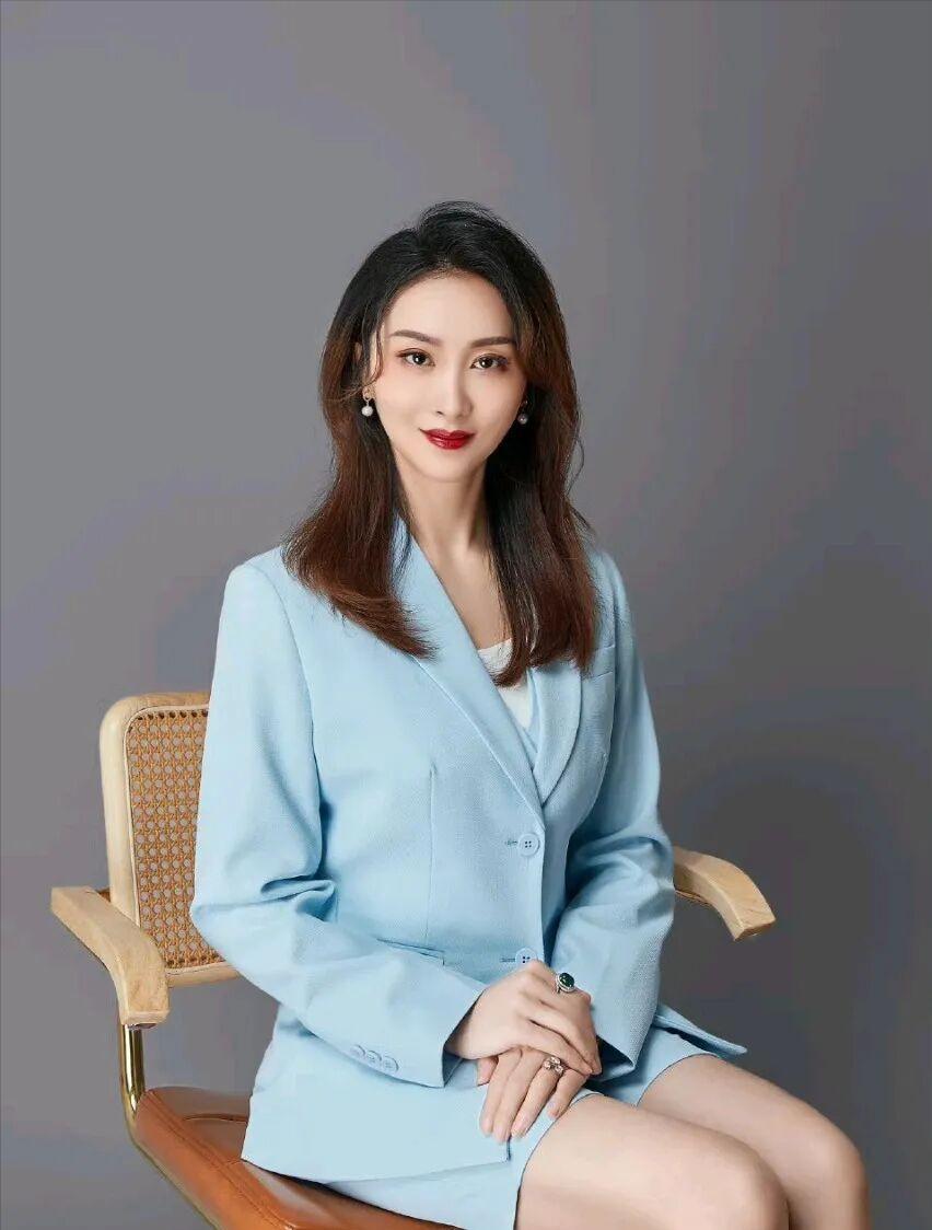 法学背景的斐轶，正在迎来一场对自身专业的实践挑战。她不是研究数字时代的女性权益保