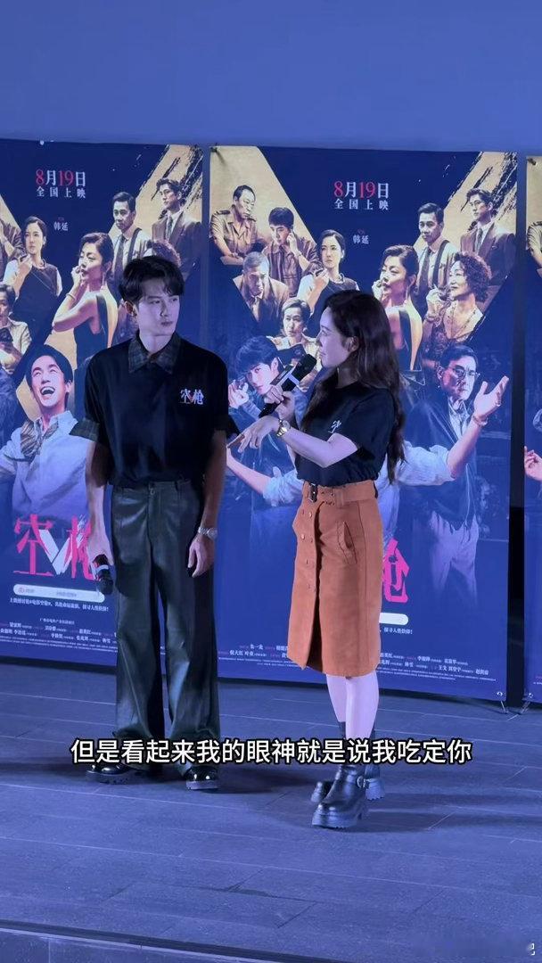 檀健次给李施嬅翻译粤语回看这段现场片段越品越有爱，李施嬅求助时自然随性，檀健次接