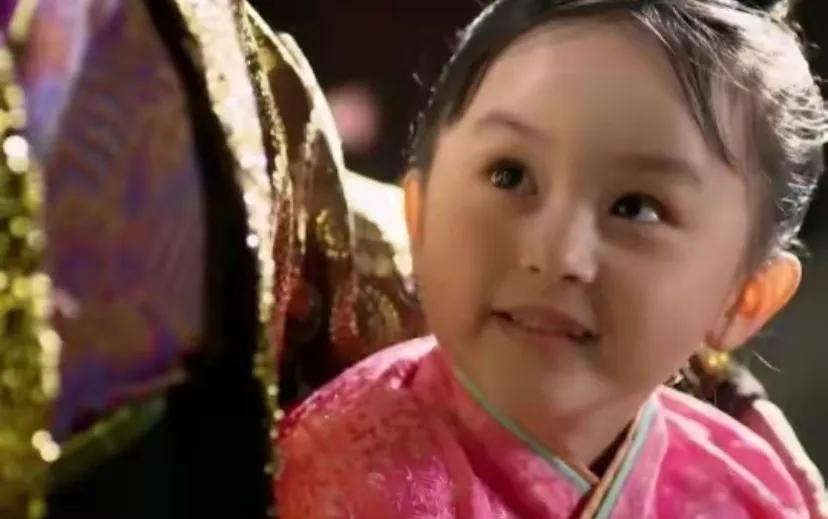 她越长越好看，挺出乎我意外的!
刘楚恬已经13岁了，时间过得真快!小时候真的特别