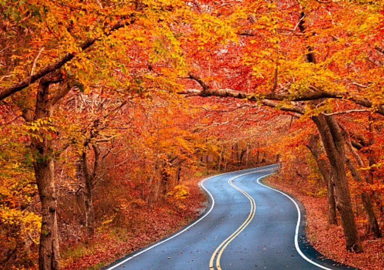 问界M6搭载可DIY副驾灵感橱窗把日常的小美好放进车里，让每一次出行都充满新鲜感