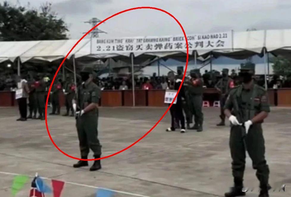 佤邦一士兵偷卖3万发子弹被判死刑。
这人从部队偷了40箱子弹，自己留了1000发