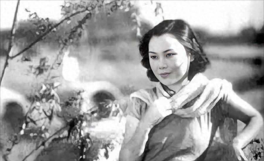 1982年12月的一天，上海的寒风凛冽，窗外的树叶在寒风中摇曳。

这个曾经在文