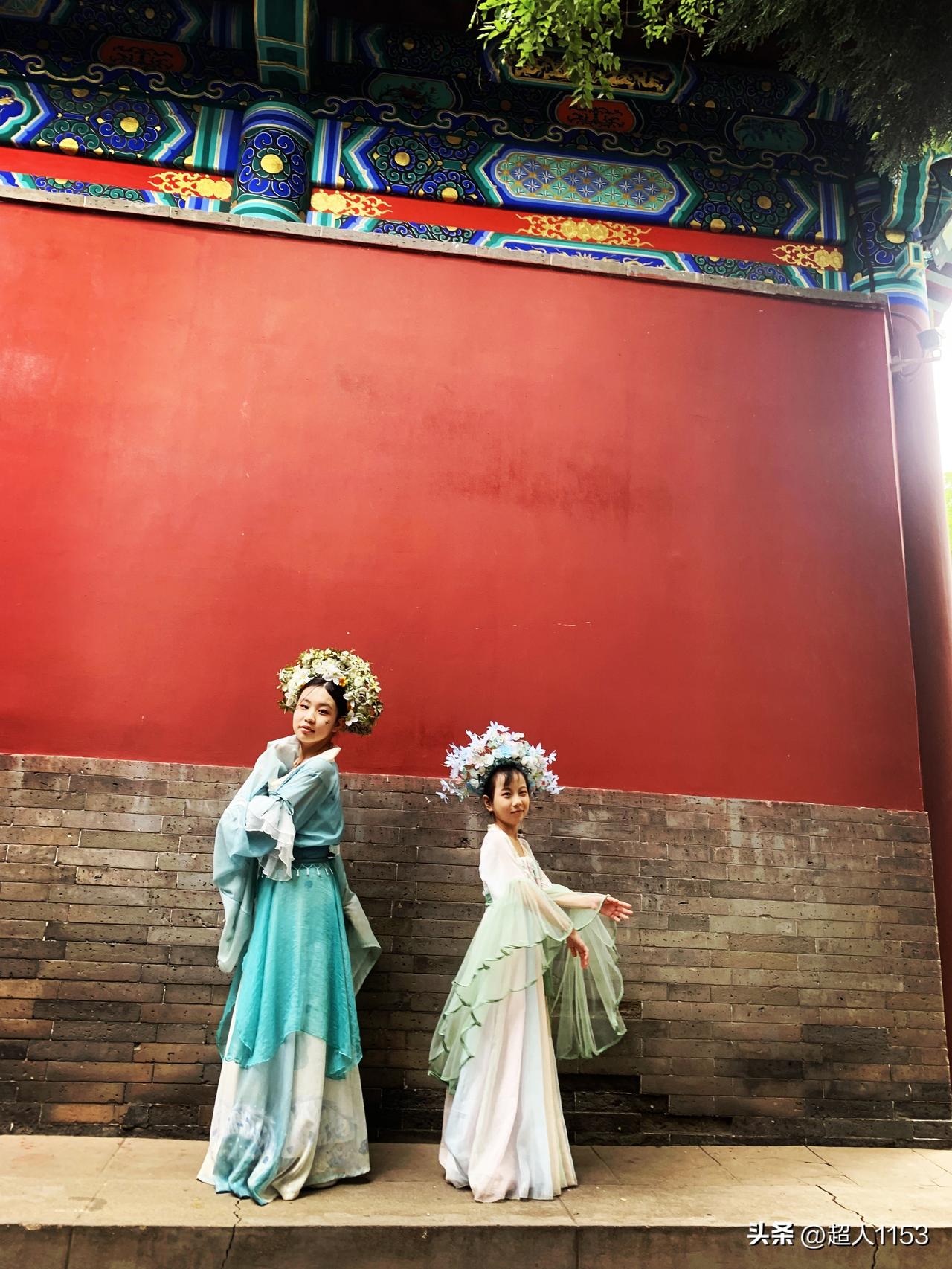 看到这个话题，
分享去年的五一旅行。

小宝们穿汉服打卡了，
随手拍下美好的瞬间