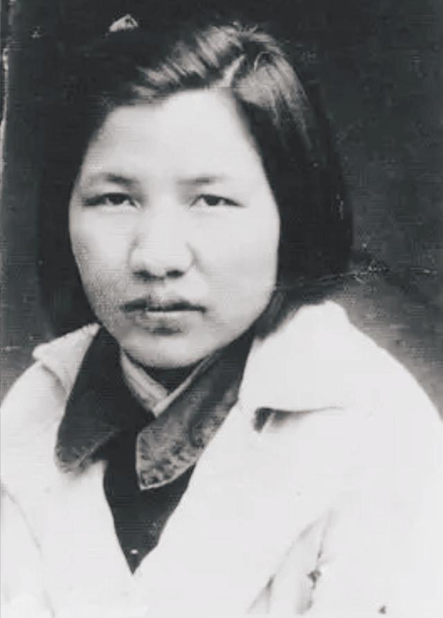 1950年，毛泽民前妻钱希均探望毛主席时低声恳求：泽民牺牲了，您多照拂一下远志吧