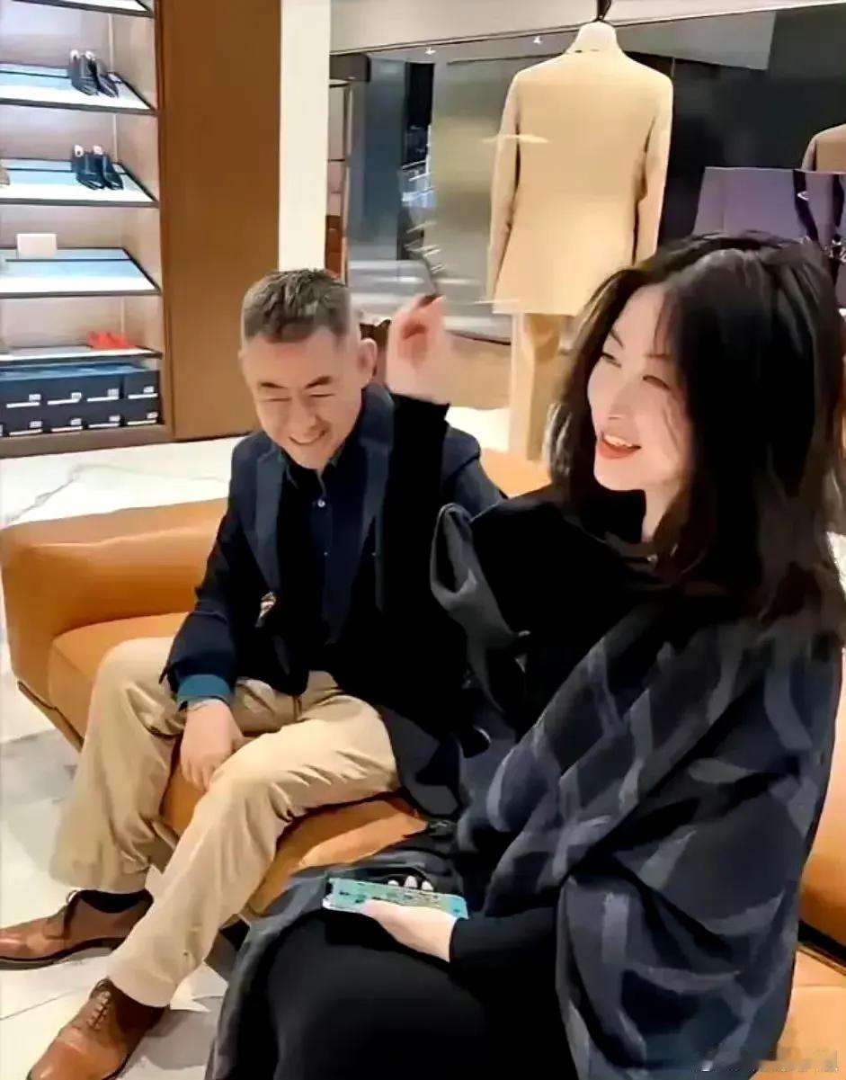 朱珠的爸爸
是新大陆冰淇淋的创始人
光明，梦龙，八喜，波比艾斯和DQ都是他家的 