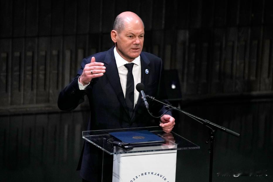 普京终于和朔尔茨通话了。时隔两年多 ，俄罗斯总统新闻秘书佩斯科夫称，普京总统与德