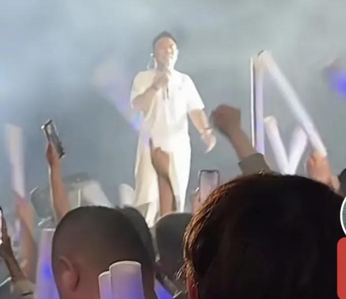 对祁隆的担心是多余的

5月1日，歌手祁隆个人演唱会首场演出在温州拉开序幕，从媒