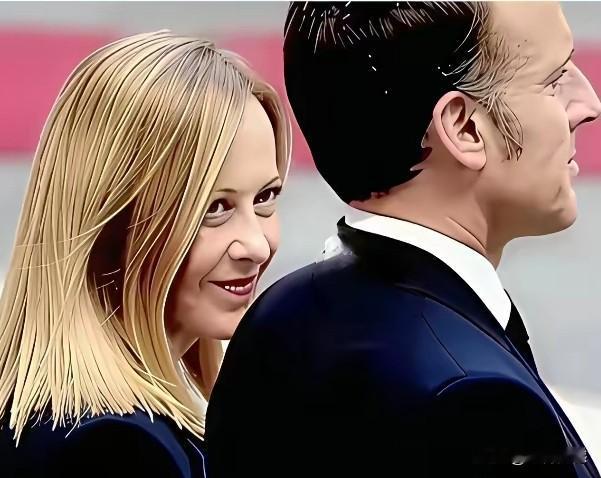 梅洛尼的眼神非常明亮，看起来不仅深情款款，同时也是非常的火辣，这个女子按道理说岁