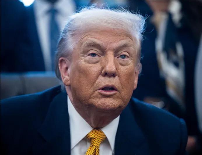 唐纳德·特朗普表示，美国海军陆战队在阿曼湾拦截并“全面接管”了一艘挂伊朗旗帜的货