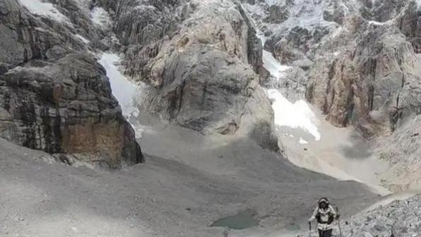 近日，一则暖心故事引发关注。2022年，广东女子纵贯在新疆乌孙古道徒步时手机遗落