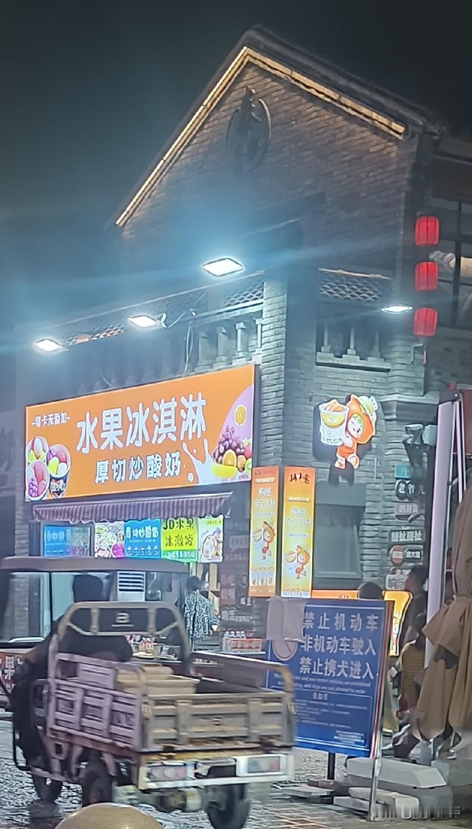 保定西大街网红“一米大肉串”消失

坐标：保定西大街与帅府胡同交叉口。
 
还记