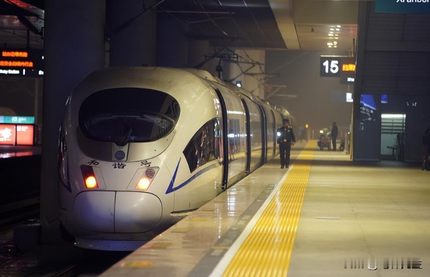 “夜间高铁”即将来临？为什么高铁以前禁止夜行，而火车却可以？
 
高铁的安全运行