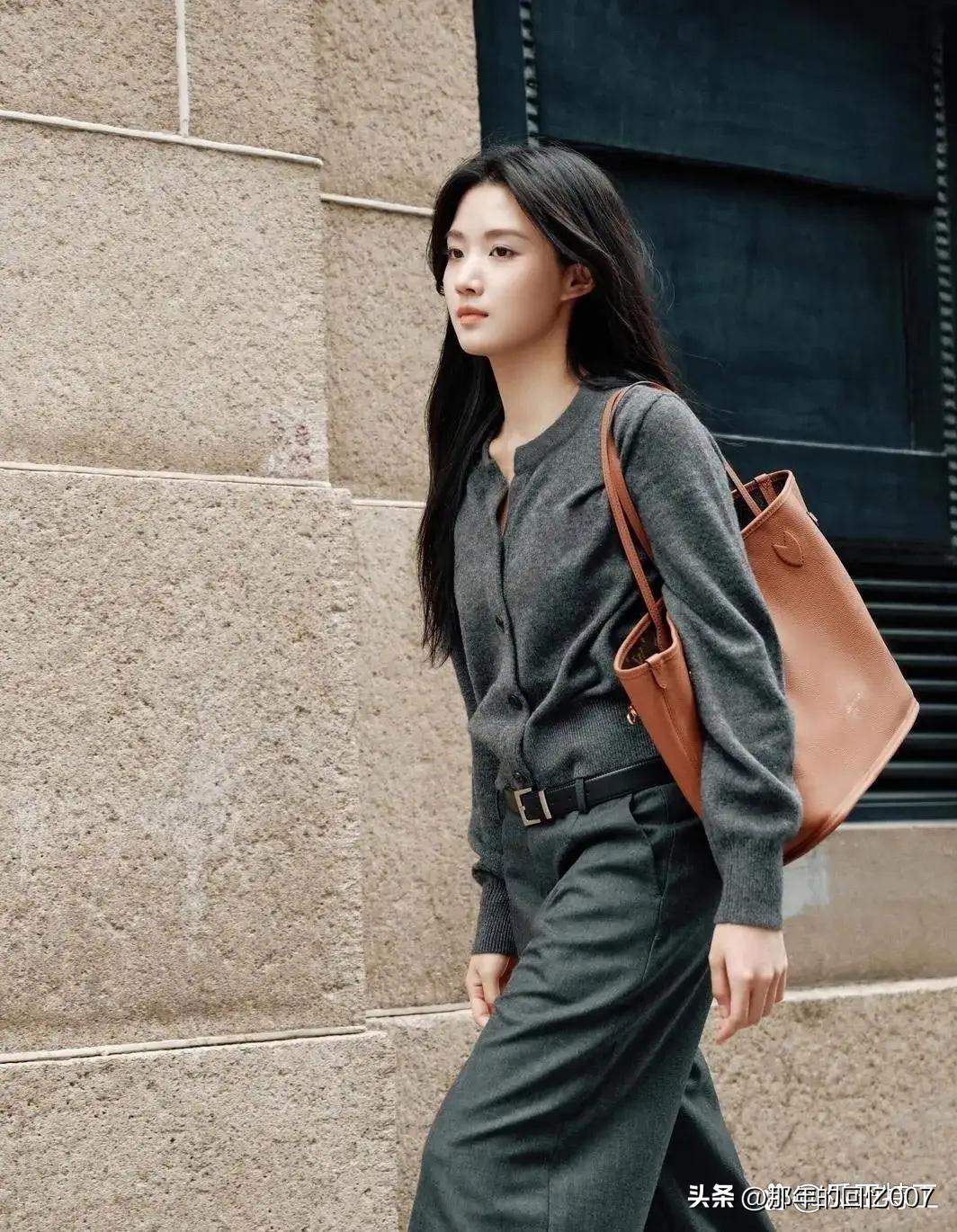 人与人之间最珍贵的东西，我觉得是真诚。真诚就像一座坚固的桥梁，能让彼此的心紧紧相