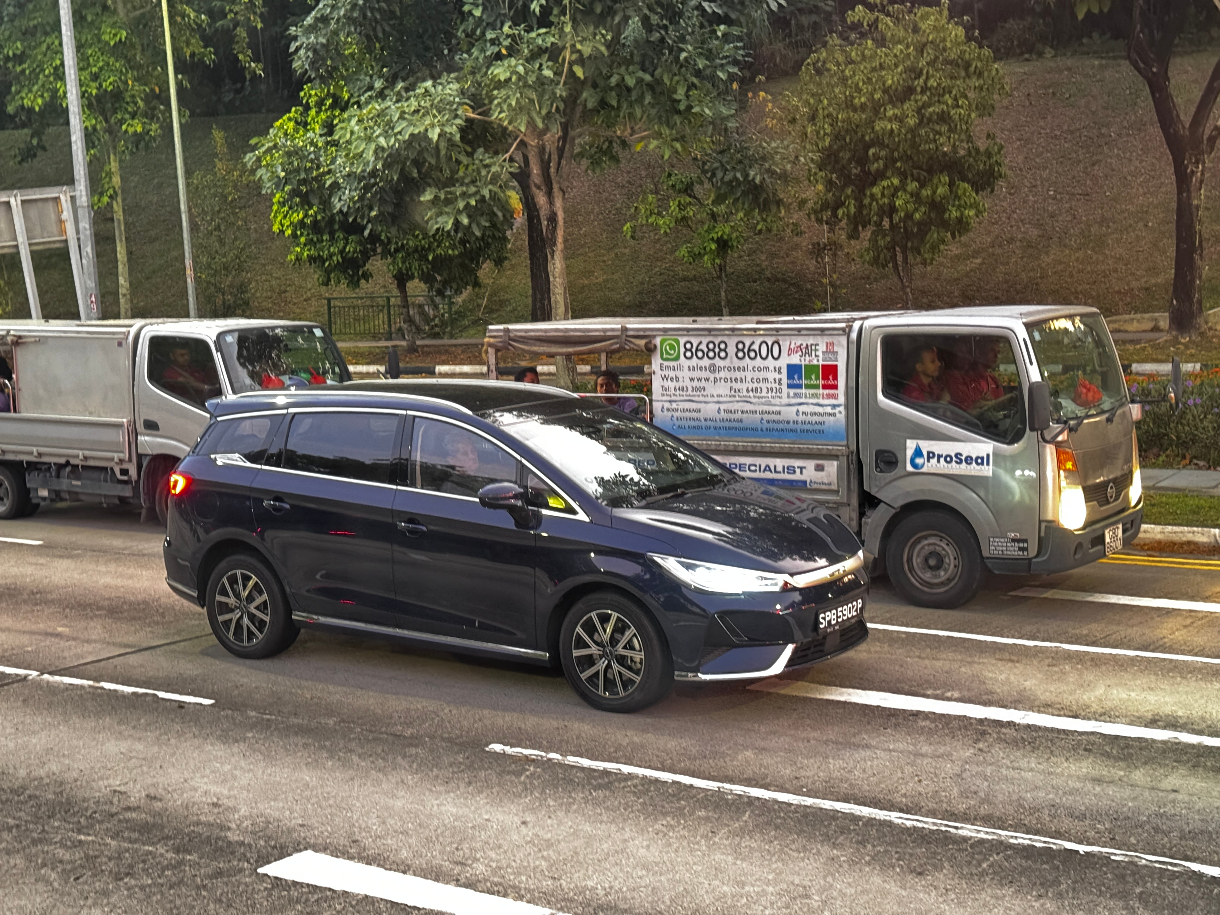 比亚迪新加坡全面霸榜！中国新能源实力出圈2025新加坡汽车市场数据公布，比亚迪以