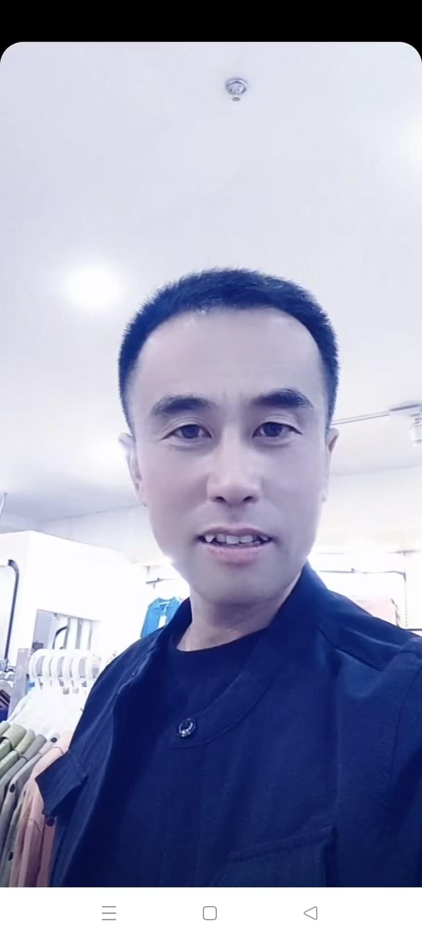 轻松驾驭潮流，型男必备单品！👕👖👖