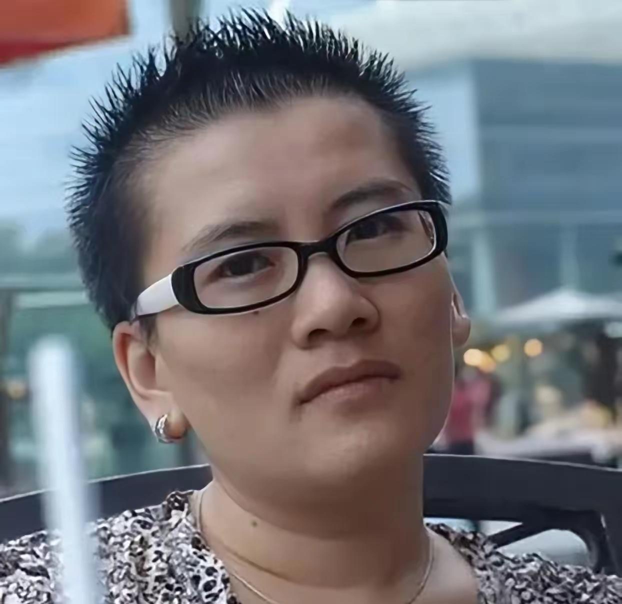 2005年，宁夏姑娘耿兰俊，做了国内首例“女变男”的手术，当男性器官被植入身体后