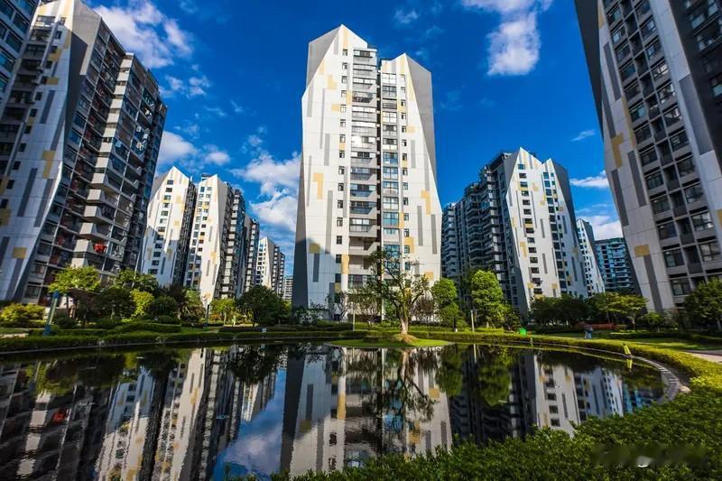 现在楼市的那些5年楼龄内的次新二手房房价跌的那么厉害，主要还是那些新房在那背刺。
